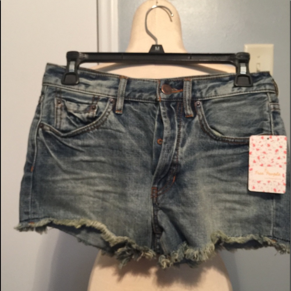We The Free Faded With Frayed Hem Shorts - Picture 1 of 3